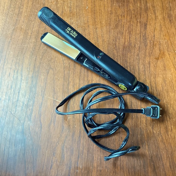 Andis ceramic flat iron hair straightener - Picture 1 of 7